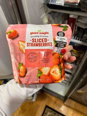 FRESHLY FROZEN SLICED STRAWBERRIES