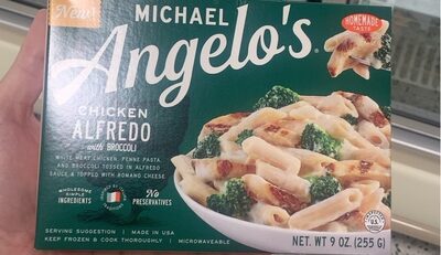 CHICKEN ALFREDO WITH BROCCOLI WHITE MEAT CHICKEN, PENNE PASTA, AND BROCCOLI TOSSED IN ALFREDO SAUCE & TOPPED WITH ROMANO CHEESE, CHICKEN ALFREDO WITH BROCCOLI