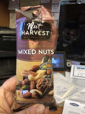 DELUXE WITH ALMONDS, CASHEWS, PECANS, PISTACHIOS, AND HAZELNUTS MIXED NUTS, DELUXE