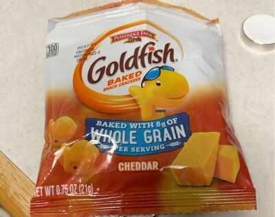 Pepperidge Farm Goldfish Made with Whole Grain 100 Calorie Snack Crackers, Cheddar, .75 Ounce, Pack of 100