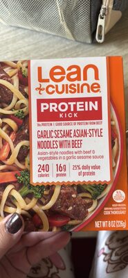 ASIAN-STYLE NOODLES WITH BEEF, BROCCOLI, CARROTS & RED PEPPERS IN A GARLIC SESAME SAUCE, GARLIC SESAME NOODLES WITH BEEF