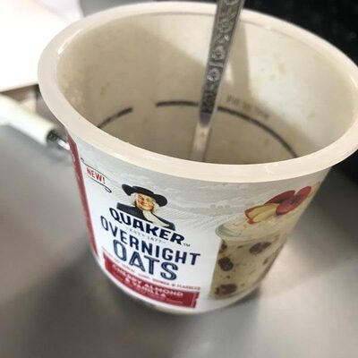 CHERRY ALMOND & VANILLA FLAVOR CHILLED OAT CEREAL WITH QUINOA & FLAXSEED OVERNIGHT OATS, CHERRY ALMOND & VANILLA