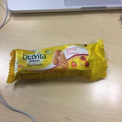 BELVITA BISCUIT-SANDWICH STRAWBERRY AND YOGURT