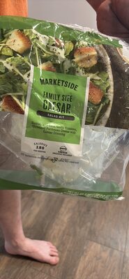 FAMILY SIZE CAESAR ROMAINE LETTUCE, GARLIC CROUTONS, SHREDDED PARMESAN CHEESE, BLACK PEPPER AND CAESAR DRESSING SALAD KIT, FAMILY SIZE CAESAR