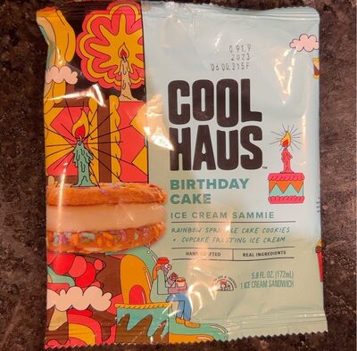 BIRTHDAY CAKE ICE CREAM SAMMIE RAINBOW SPRINKLE CAKE COOKIE + CUPCAKE FROSTING ICE CREAM, BIRTHDAY CAKE