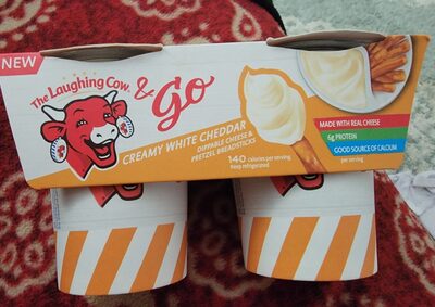 CREAMY WHITE CHEDDAR DIPPABLE CHEESE & PRETZEL BREADSTICKS, CREAMY WHITE CHEDDAR