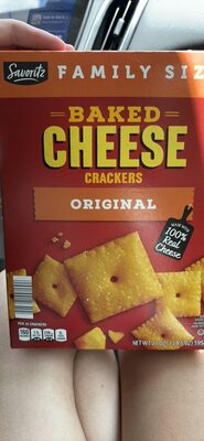 Baked naturally falovred cheese crackers