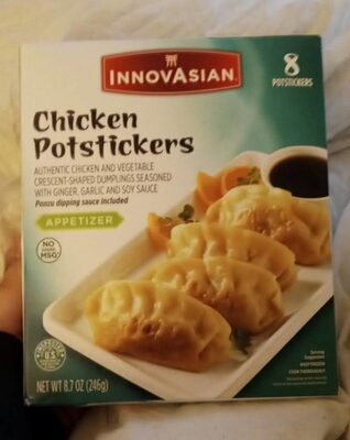 CHICKEN POTSTICKERS AUTHENTIC CHICKEN AND VEGETABLE CRESCENT-SHAPED DUMPLINGS SEASONED WITH GINGER, GARLIC AND SOY SAUCE APPETIZER, CHICKEN POTSTICKERS