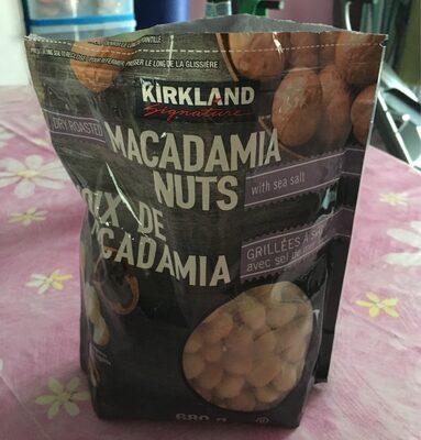 DRY ROASTED MACADAMIA NUTS WITH SEA SALT