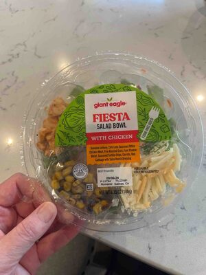 FIESTA WITH CHICKEN ROMAINE LETTUCE, CHILI LIME SEASONED WHITE CHICKEN MEAT, FIRE-ROASTED CORN, FOUR CHEESE BLEND, SEASONED TORTILLA CHIPS, CARROTS, RED CABBAGE WITH SALSA RANCH DRESSING SALAD BOWL, FIESTA WITH CHICKEN