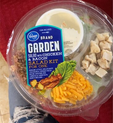 GARDEN SALAD WITH CHICKEN & BACON SALAD KIT FOR ONE, SALAD WITH CHICKEN & BACON